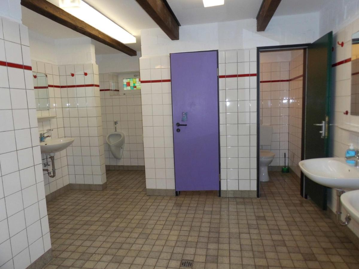 Das Haus Mit Der Roten Telefonzelle Apen Esterno foto